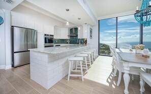 Appart'hôtel, 4 chambres | Cuisine privée | Réfrigérateur, four, cafetière/bouilloire