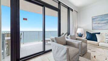 Condo, 3 Bedrooms | Living area