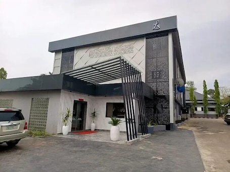 Front of property. La Monde Hotel and Suites