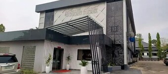 La Monde Hotel and Suites