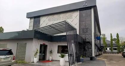 La Monde Hotel and Suites