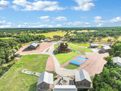 Hill Country Music Cottage w/ Firepit & Pickleball