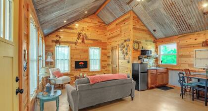 Hill Country Music Cottage w/ Firepit & Pickleball