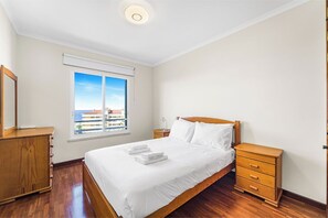3 quartos, ferros/tábuas de passar roupa, Wi-Fi, roupa de cama