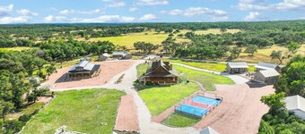 Wimberley Traveler’s Cottage w/ Firepit & Pickleball