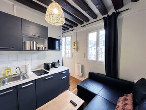Fridge, microwave, oven, coffee/tea maker