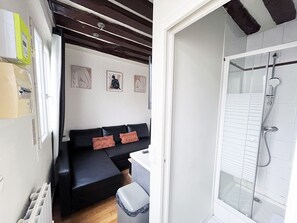 Hair dryer, towels - Urban Flat 164 - Cosy Studio in Paris (París)