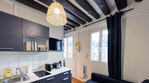 Fridge, microwave, oven, coffee/tea maker