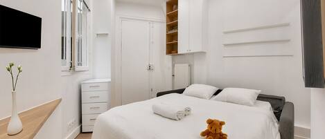 Iron/ironing board, free WiFi, bed sheets