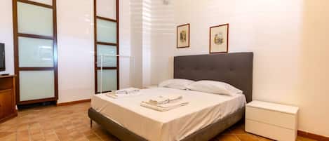 2 soverom og reiseseng for barn