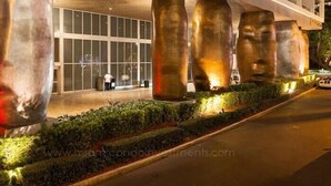 تفاصيل الفندق من الخارج