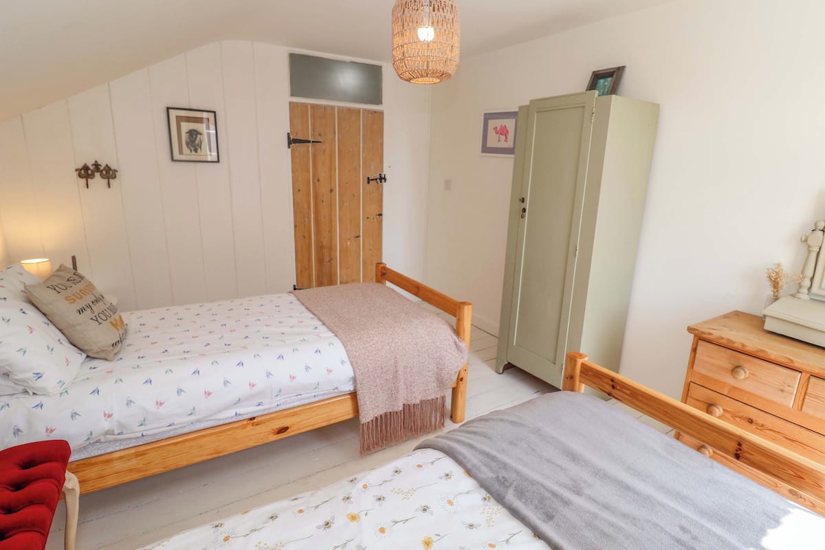 2 bedrooms, individually decorated, individually furnished, free WiFi