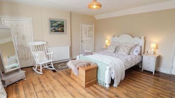 2 bedrooms, individually decorated, individually furnished, free WiFi