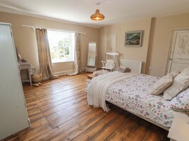 2 bedrooms, individually decorated, individually furnished, free WiFi
