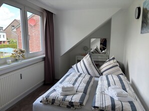 2 bedrooms, iron/ironing board, WiFi, bed sheets
