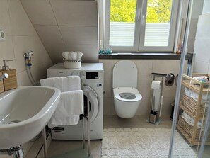 Hårtørrer, håndklæder, Sæbe, Toiletpapir