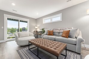 公寓客房, 露台, 花園景 | 客廳 | 電視