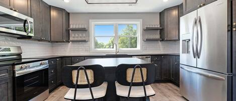 Lejlighed - balkon - udsigt til have | Interiør