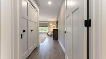 Kondominium, balkon, pemandangan kebun | Setrika/meja setrika dan Wi-Fi gratis