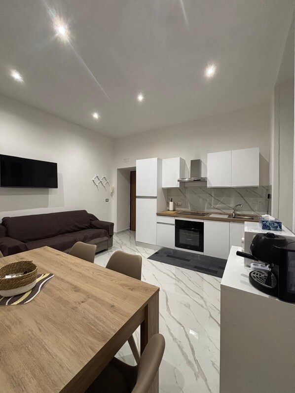 Interior - Charming 2-bedroom apartment with WiFi, AC in Napoli (Napoli)