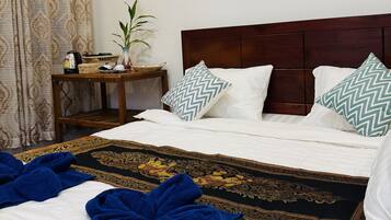 Exclusive Double Room, Pool View | Bathroom | Soap, shampoo, toilet paper