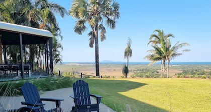 Doug's Place - Spectacular Views + Tennis Court