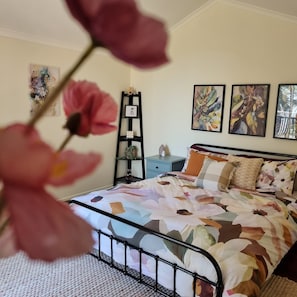 6 bedrooms, desk, iron/ironing board, free WiFi