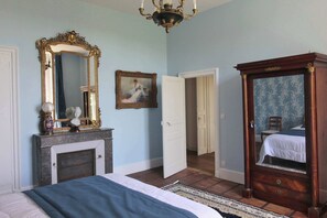 7 Schlafzimmer, Bügeleisen/Bügelbrett, WLAN