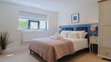 2 phòng ngủ, trang trí khác biệt