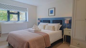 2 phòng ngủ, trang trí khác biệt