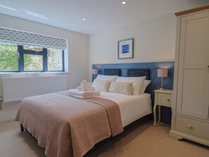 2 bedrooms, individually decorated, individually furnished, free WiFi - 1 Mill Green Court (Lyme Regis)