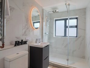 Shower - 1 Mill Green Court (Lyme Regis)