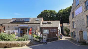 المنشأة من الخارج