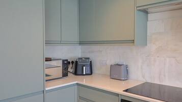 Cottage | Bếp riêng | Máy rửa bát, dụng cụ nấu nướng/bát dĩa/dao nĩa