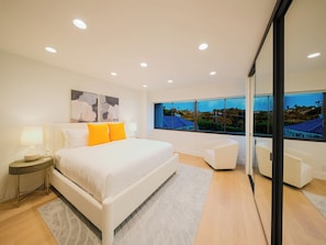 6 bedrooms, iron/ironing board, WiFi, bed sheets