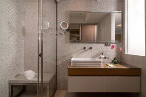 Hair dryer, towels - Sea Breeze Luxury Apartment (Agios Nikolaos)