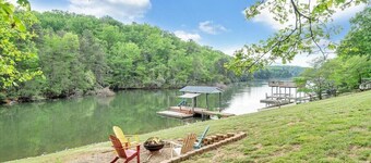 Serenity Shores @ Smith Mt Lake - 4BR Lakefront with 8 beds! + Dock + Gameroom