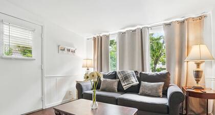 Pet Friendly St Simons 3BR inside Pier Village • No Stairs, Walk to Beach