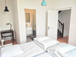 5 Schlafzimmer, Bügeleisen/Bügelbrett, WLAN