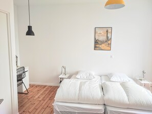 5 Schlafzimmer, Bügeleisen/Bügelbrett, WLAN