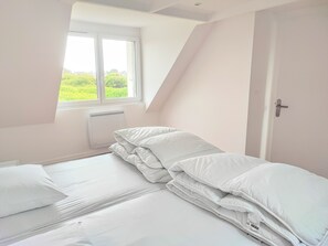 5 bedrooms, iron/ironing board, WiFi