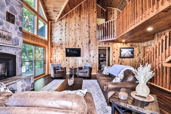 Smart TV, fireplace, DVD player