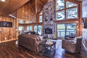 تلفزيون ذكي، مدفأة، مشغل دي في دي