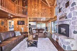 Smart TV, fireplace, DVD player