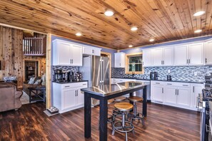 ثلاجة، ميكروويف، فرن، موقد طهي مسطح