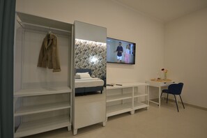 1 bedroom, desk, free WiFi, bed sheets