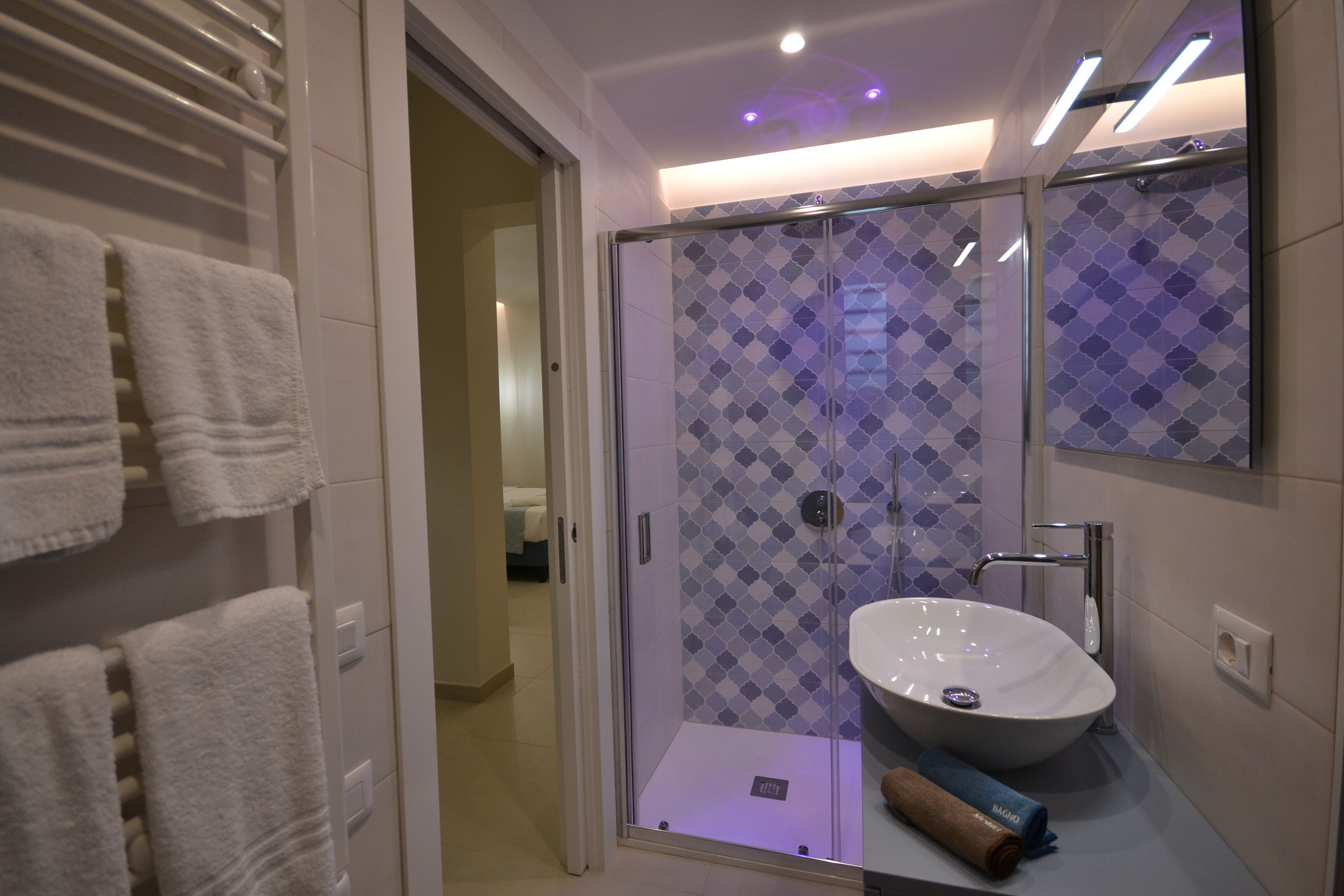 Dusche, Haartrockner, Bidet, Handtücher