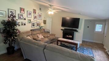 Smart TV, fireplace, table tennis, computer monitors