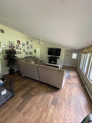 Smart TV, fireplace, table tennis, computer monitors
