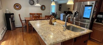 Large 5-Bedroom Home in Roslyn Heights // Ideal for Groups & Families